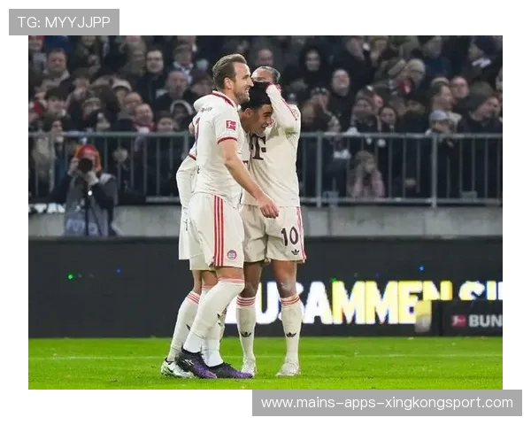 拜仁慕尼黑连续传中形成禁区混战 拜仁慕尼黑连续传中形成禁区混战